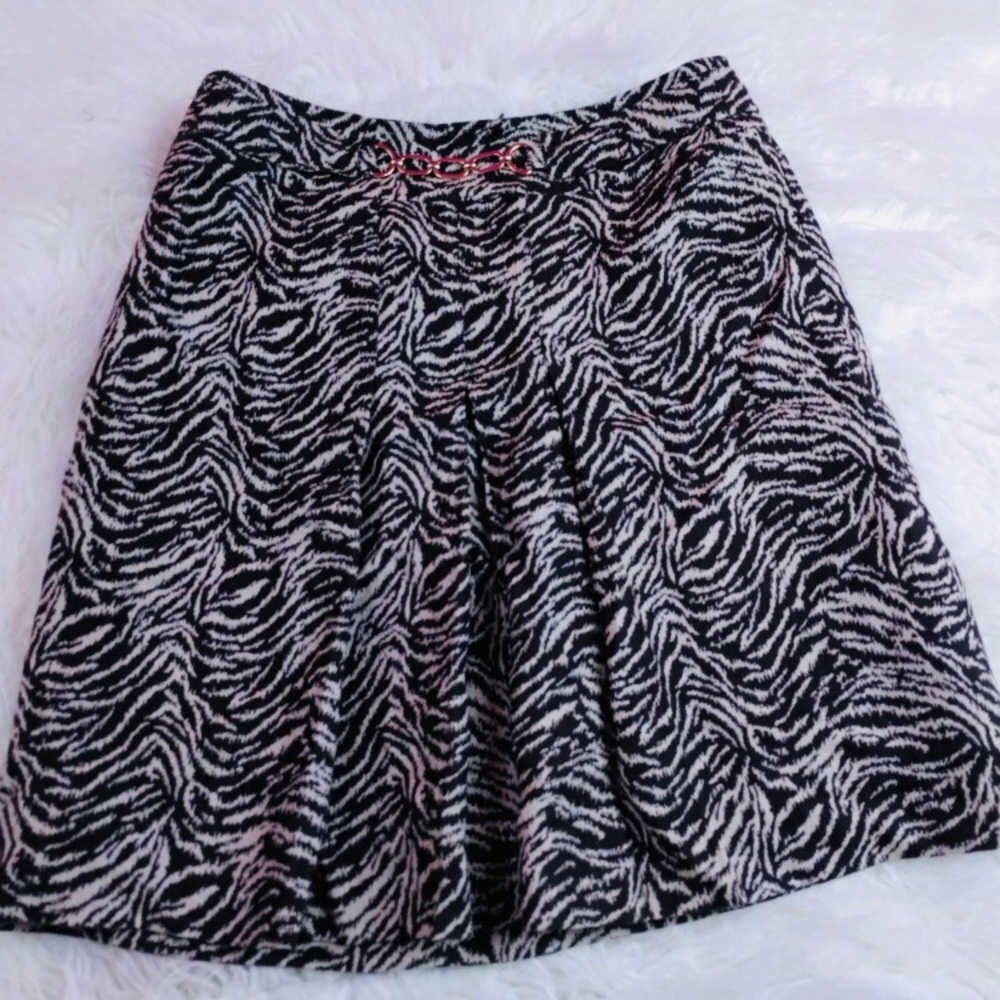 @ Ann Taylor sz 6 Brown Cream Pleated Skirt